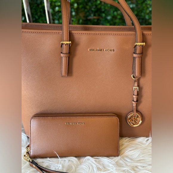 New Michael Kors MK Leather Tote Jet Set Extra Large Travel Tan+matching wallet - Picture 3 of 12